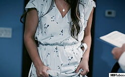 Porntube jovem linda sendo abusada pelo coroa da pica grande