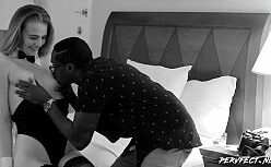 Vipluxuria — Gostosa dando para o amante escondido