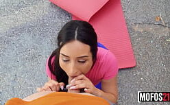 Novinha Xnxx — Sexo gostoso com putinha no meio da rua