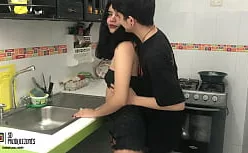 Prima Nuas — Fudendo com priminha safada na cozinha