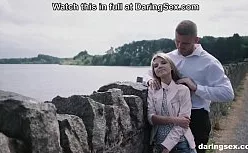 Loira magrinha da buceta peluda deu muito ela e tomou gozada na boca