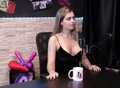 Ana fazendo sexo anal e gozando