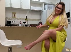 Buceta pornor com loira peituda