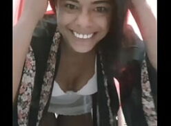 Loirinha bucetuda fodendo com seu namorado acabou caindo na net