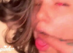 Novinha perdedo o cabaco depois de um sexo violento