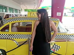 Novinha se exibindo pelada e se masturbando