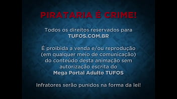 Pornô brasileirinhas safada se masturbando no quintal de casa