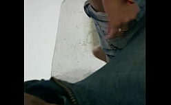 Adela guerra pelada bem dotado fodendo a sua noiva no sofá