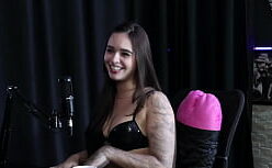 Amiichan sexo a três com a loira safadinha