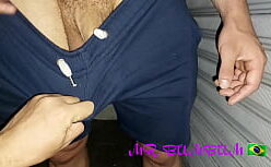 Bi mejia transando no pelo no banheiro com o namorado