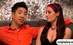 Bia trois pelada transando com duas mulheres na cama