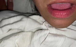 Brazilian hotwife lascando essa vadia no motel