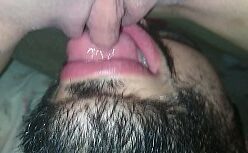 Buceta greluda apertadinha levando gozada no bundão