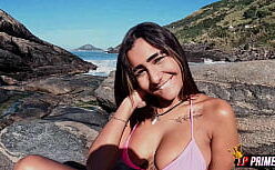 Carmen kinsley nua na praia dando o cu apertadinho