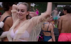 Ester expósito pelada mostrando o cuzinho e gozando dentro