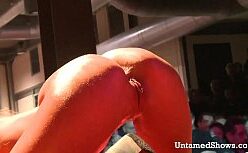 Fap roulette de lingerie preta metendo com força na buceta da gostosa