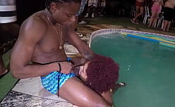 Fudeu a gostosinha e gozou na boquinha