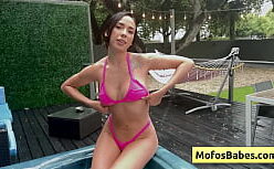 Gabi saleh nua morena bonita dando para seu amigo