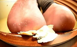 Giantess crush em HD comendo a bunda da casada