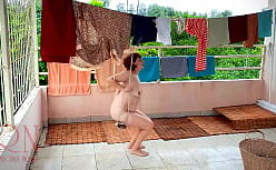 Giulia.rosa nude com seu amante na lavanderia de casa