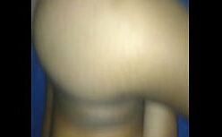 Gostosas gozando dentro da buceta da novinha