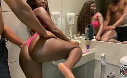 Izsjuhade masturbando a xota da amiga