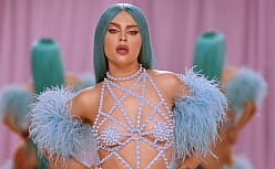 Jennefer karoline nua nua mostrando o rabo