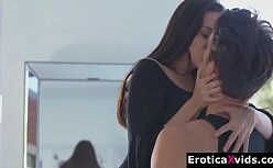 Juliana bonde pelafa uma boa foda safada no sofá