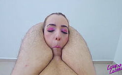 Lary bottino nua dando a buceta