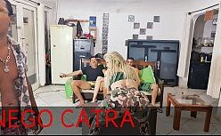 Madu azevedo nua dando o cuzinho