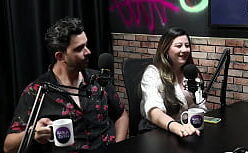 Mulher bater siririca com peitos de veludo