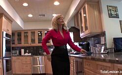 Nina hartley novinha peituda fodendo com seu amigo