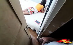 Pai transa com filha da vizinha