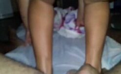 Por no adulto com essa loira safada sentando muito no pau do marido