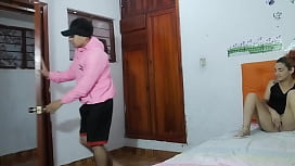 Sexo casal jovem transando forte e assim ganhando gozada dentro do cu