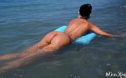 Sexo em praia de nudismo com loira linda demais dando de quatro