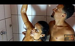 Sexo entre mae e filho safado que trepa no banheiro