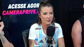 Sophie buttini pelada e chupando pau