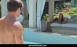 Ssribeiro pelada dando a bunda na piscina