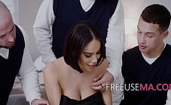 Victoria june transando com a mãe do amigo