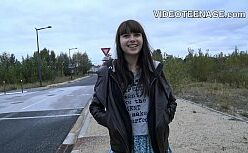 Vídeo pornográfico anal com vadia de 18 anos