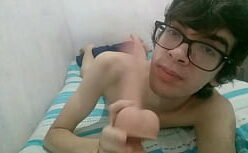 Video poro gay tarado metendo consolo na cara da coroa