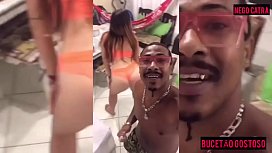 Videos pornos que caiu na net com novinha da favela fazendo video pornô com os primos