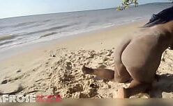 Vitoria stefany nua mostrando o cuzinho na praia