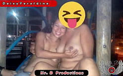 Youtubers nuas em cenas de sexo lésbico entre amigas