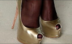 Aletta ocean and Loirinha Exibindo Sua Buceta