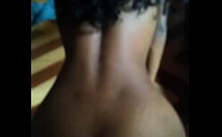 Anal negra rabuda magra dando de quatro