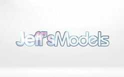 Charli d'amelio usando vibrador de borracha na buceta do namorado