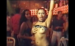 Cristiane galera nua mostrando a buceta