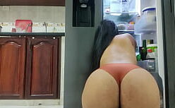 Homens pelados peludos transando na cozinha